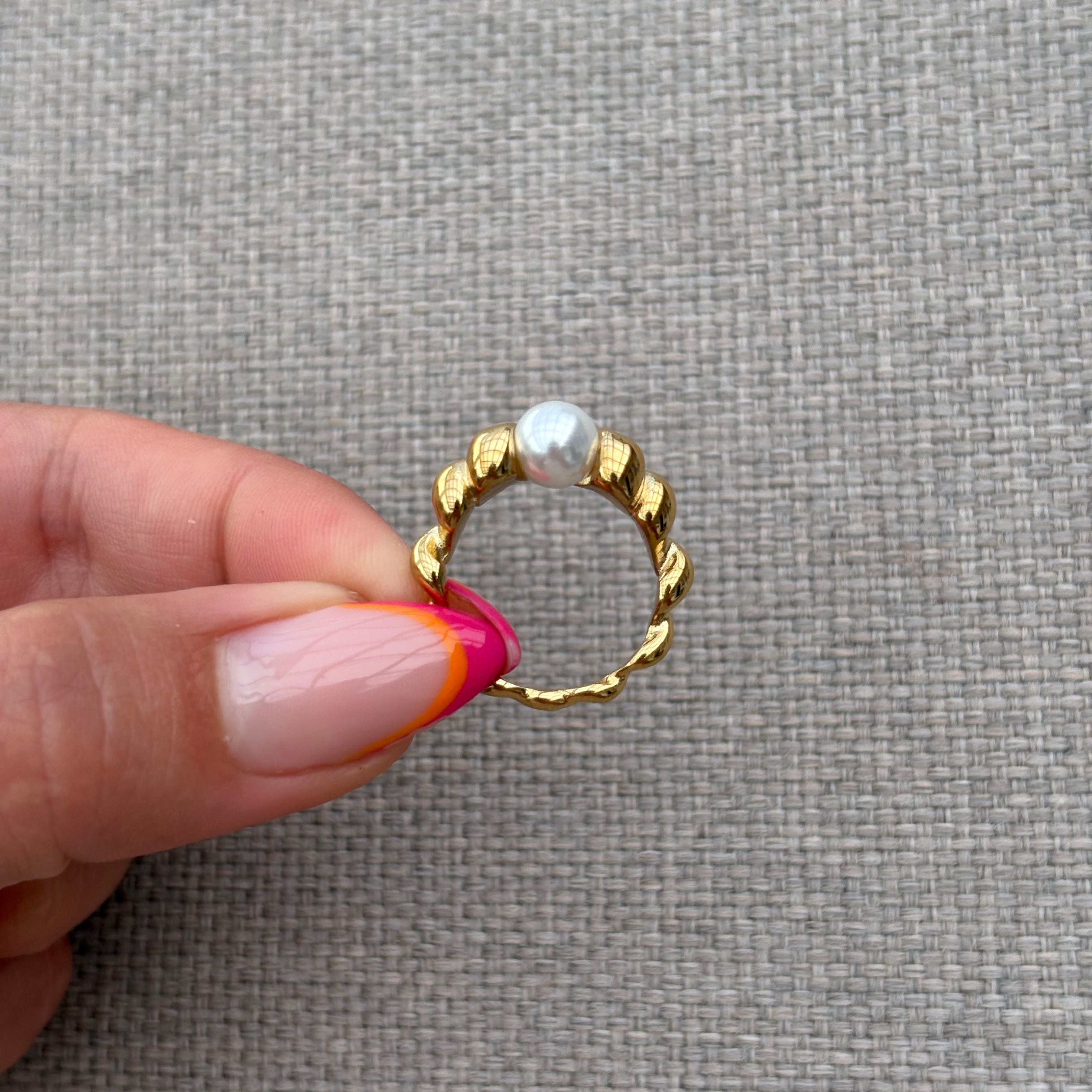 Pearl Coil Ring