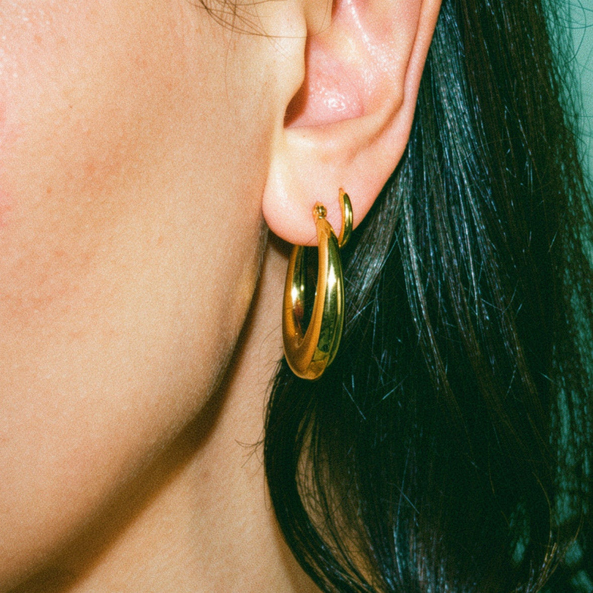 Leona Hoops