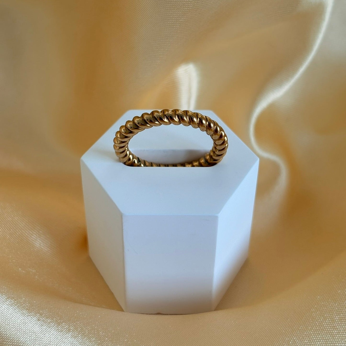Amara Ring