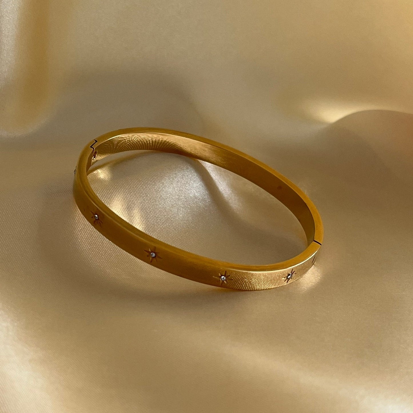 Astra Bangle