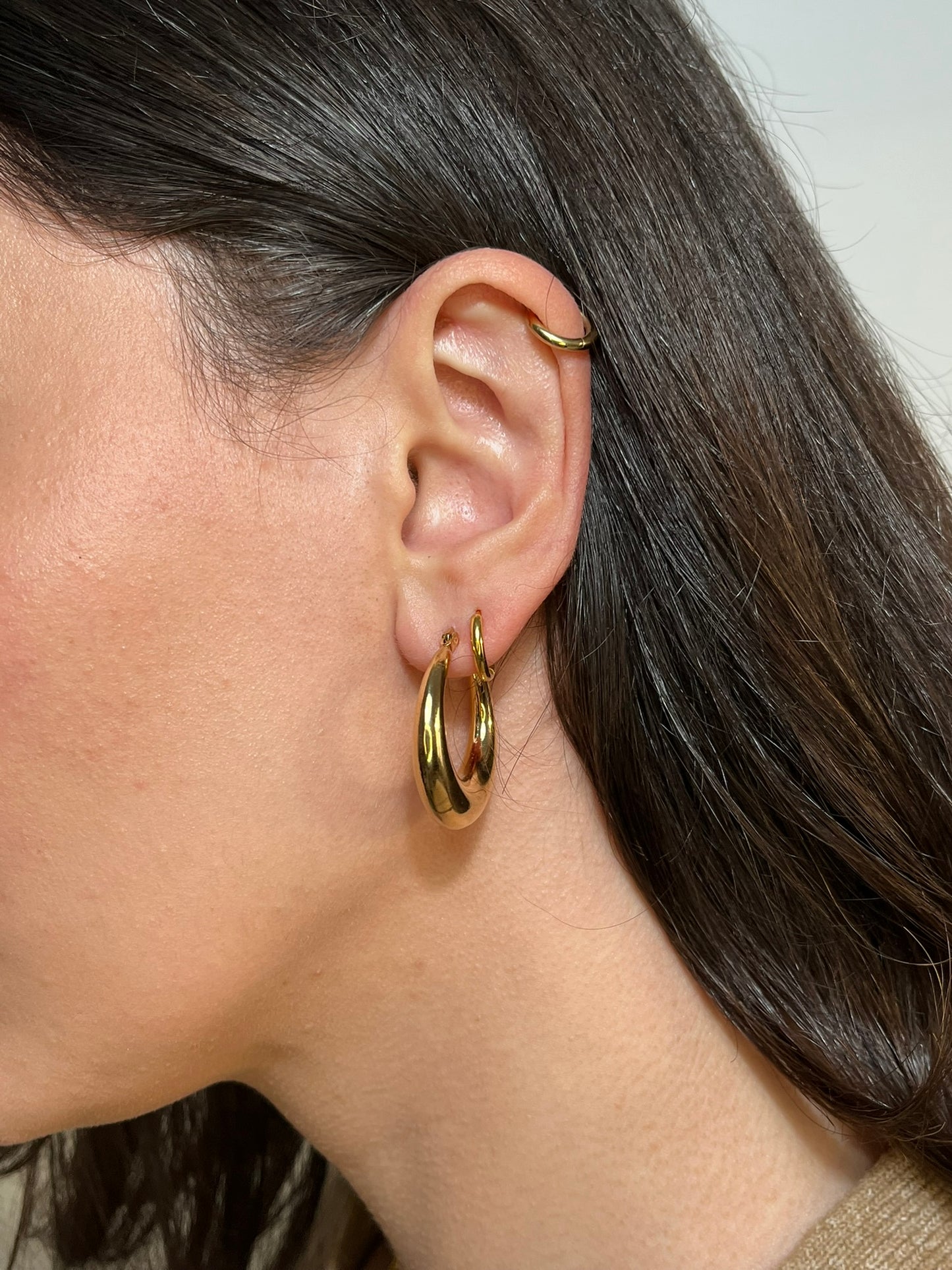 Leona Hoops