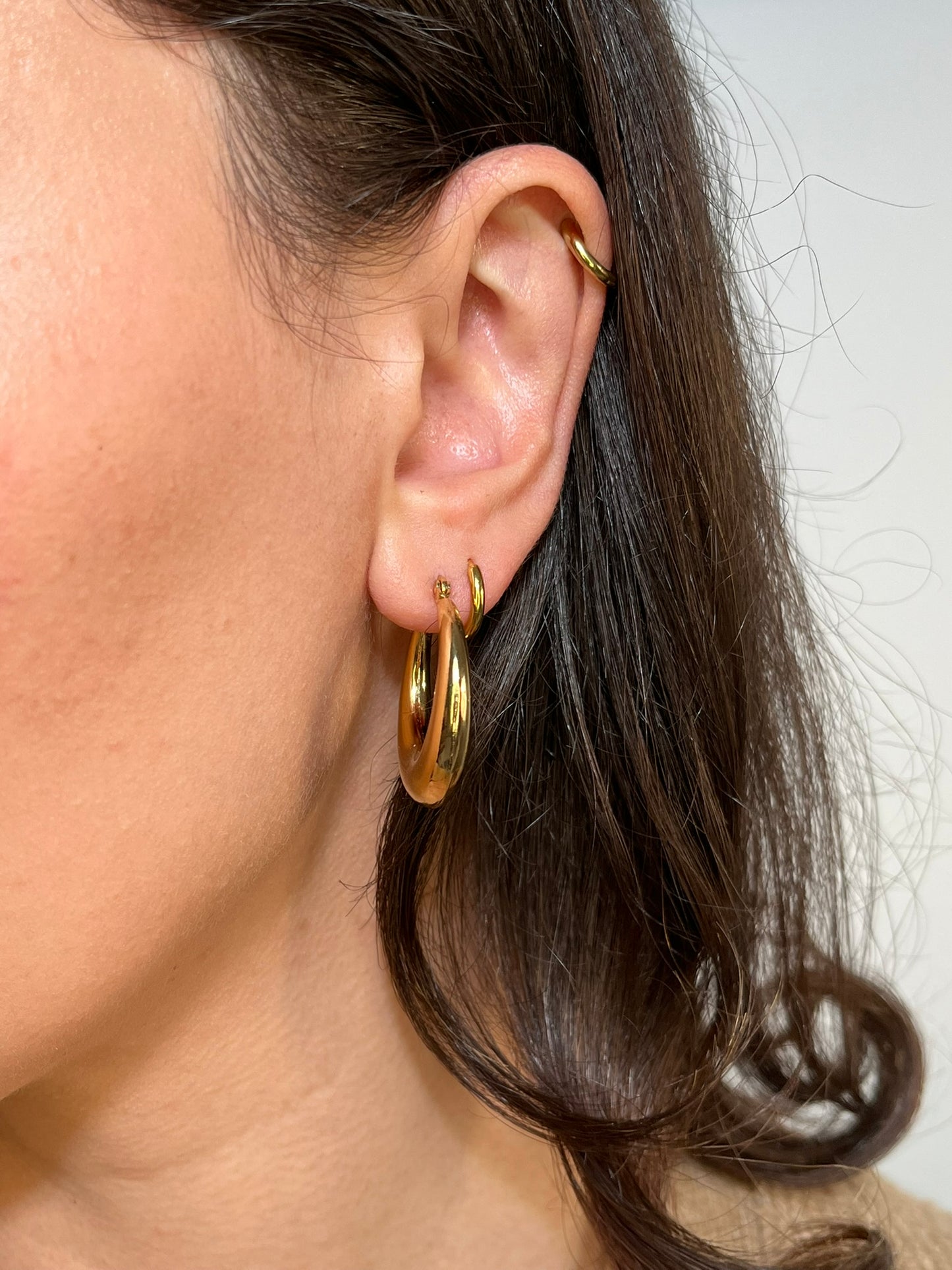 Leona Hoops